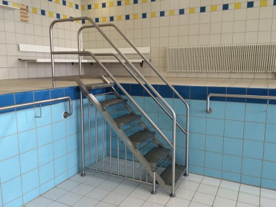 Einstiegstreppe DIN EN 13451-2 Breite 600 mm für Therapiebecken